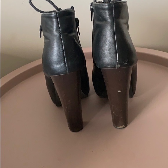 Black ankle boots with chunky heel - Picture 2 of 4